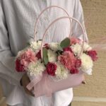 нежная цветочная композиция в сумочке