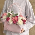 нежная цветочная композиция в сумочке